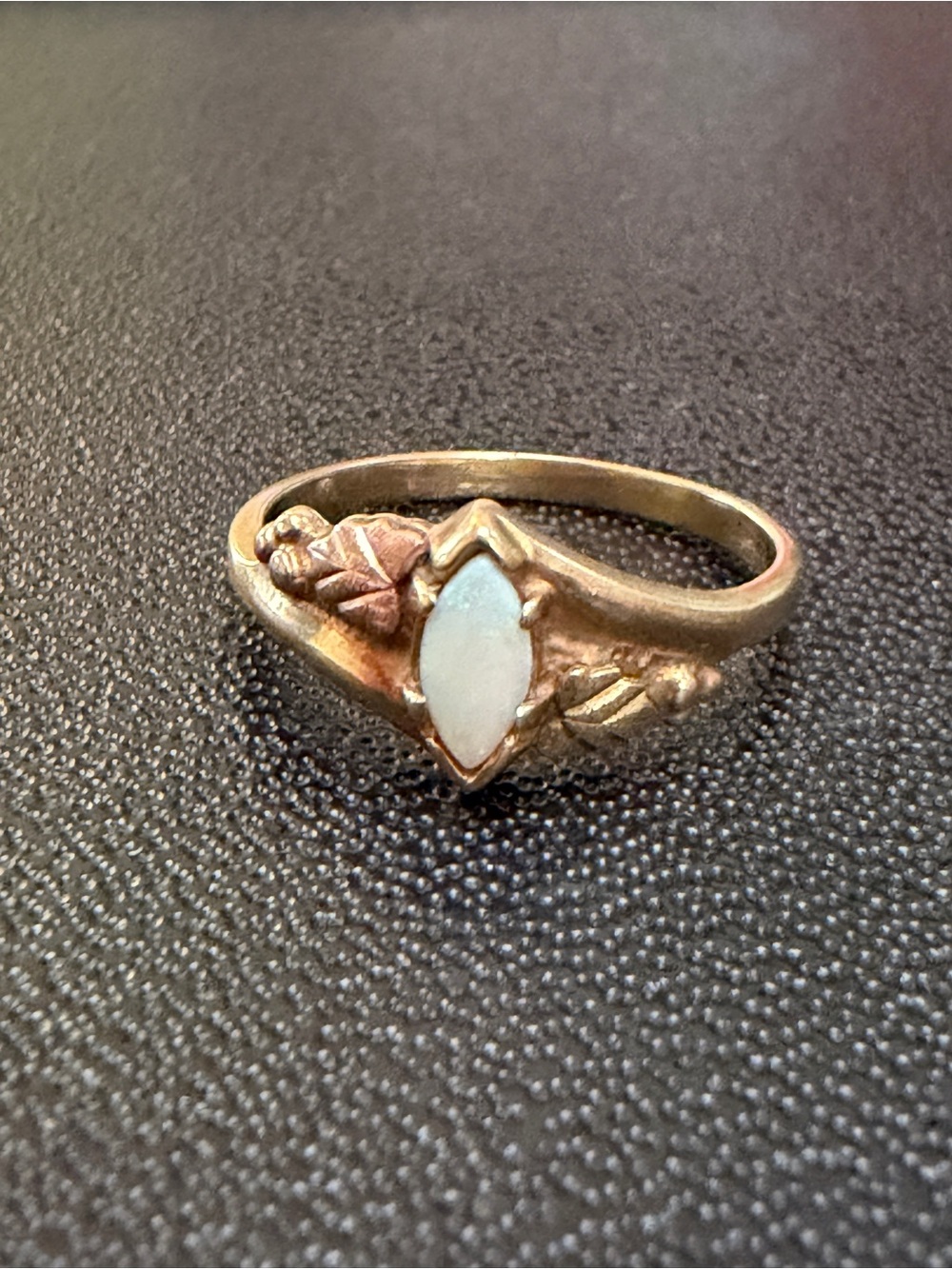 Vintage 14k opal ring